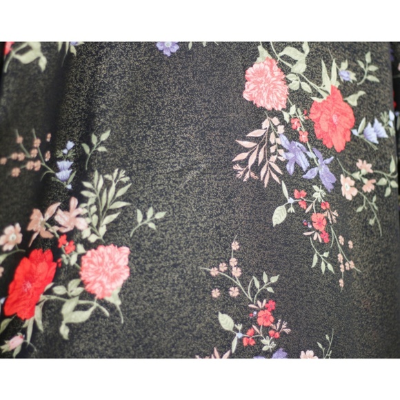 ❌SOLD OUT❌ Black Floral Kimono - Picture 5 of 5